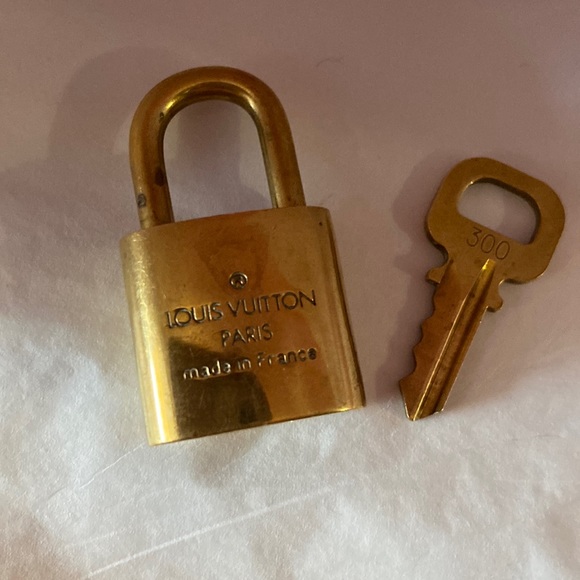 Louis Vuitton #300 lock and key - Picture 2 of 6